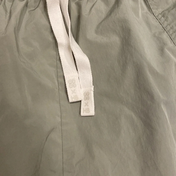 Sweaty Betty and Halle Berry Maia Woven Jogger - Picture 5 of 6